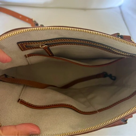 🎉HP🎉 NWOT Dooney & Bourke Monogram Large Domed Satchel - Picture 5 of 5